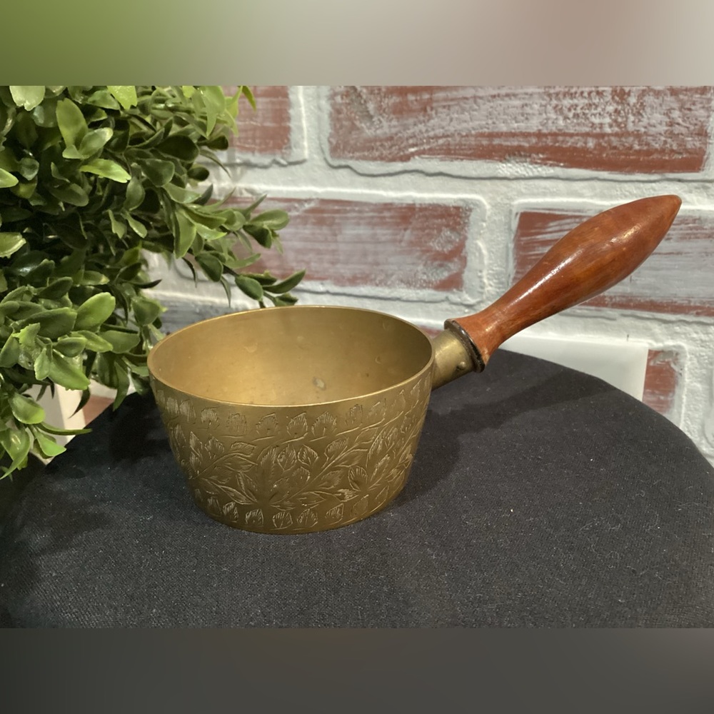 🟡 Vintage Brass Pot Stamped Flowers Design Solid Wood Handle - Made In India